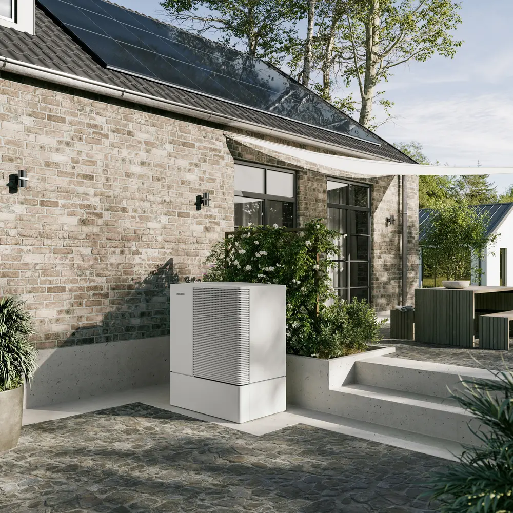 STIEBEL ELTRON WPL-A Luft-Wasser-Wärmepumpe an einem Wohnhaus